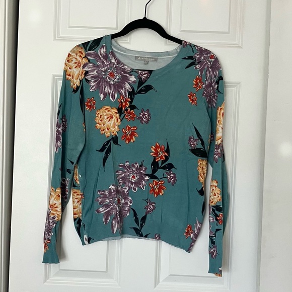 Daniel Rainn Sweaters - Daniel Rainn  Floral Sweater Medium